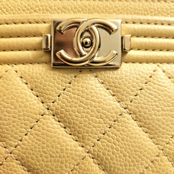 Rare Chanel Boy Card Holder โ Yellow Caviar Leather, Full Set, Giftable - Picture 3 of 6